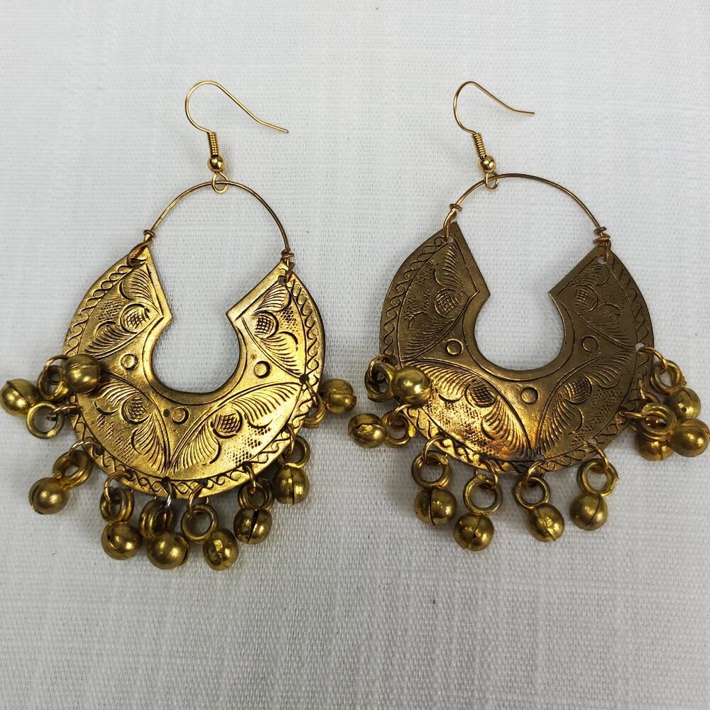 Gorgeous Vintage Gold Tone Indian Style Etched Chandelier Bell Hook Earrings